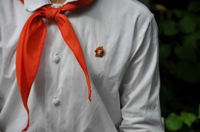 В России появилось предложение вернуть в школы советский пионерский галстук